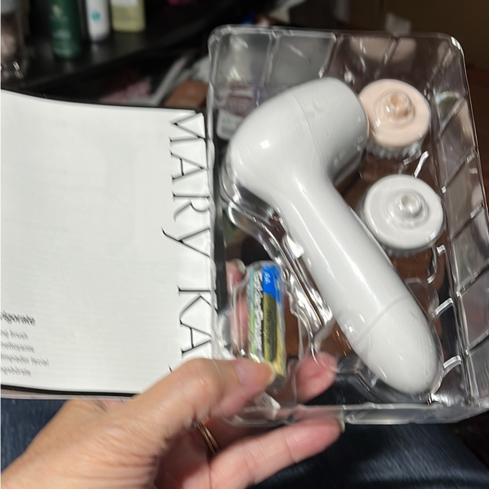 MARY KAY skinvigorate cleansing brush. Brand new!